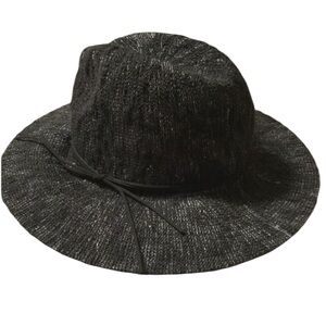 COLLECTION 18 OS Packable Hat Black White NWT